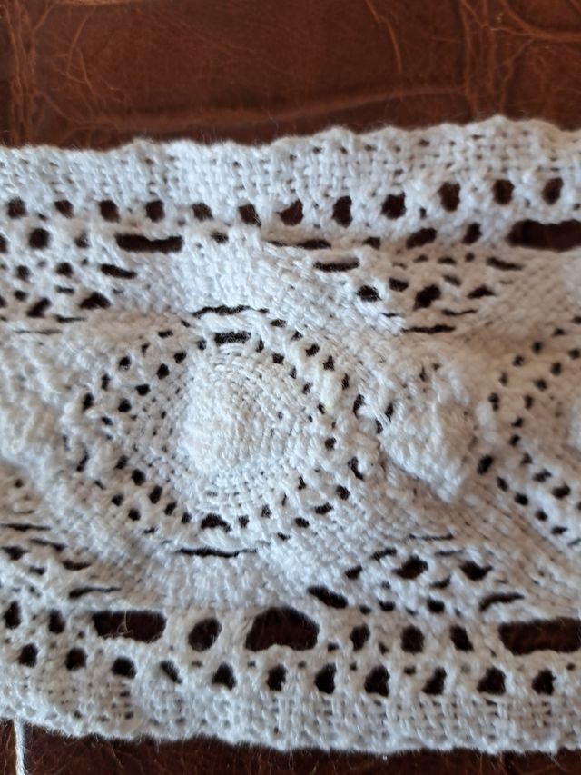 Puntilla de encaje blanco