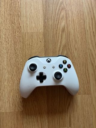 Xbox One 500GB + Mando y 7 Juegos