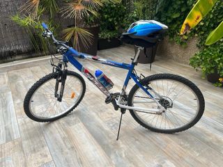 Bicicleta deportiva azul