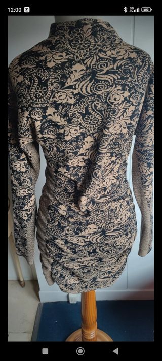 Vestido mini drapeado beige y negro