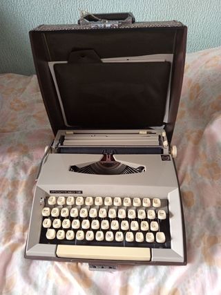 Máquina de escribir Maritsa 13 antigua