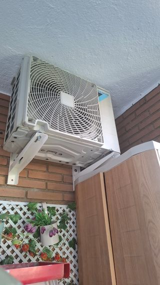Instalador Aire acondicionado(tardes) 250 euros.