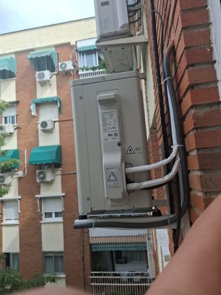 Instalador Aire acondicionado(tardes) 250 euros.