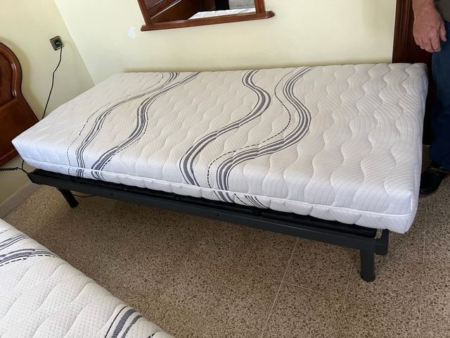 Cama articulada con somier de láminas