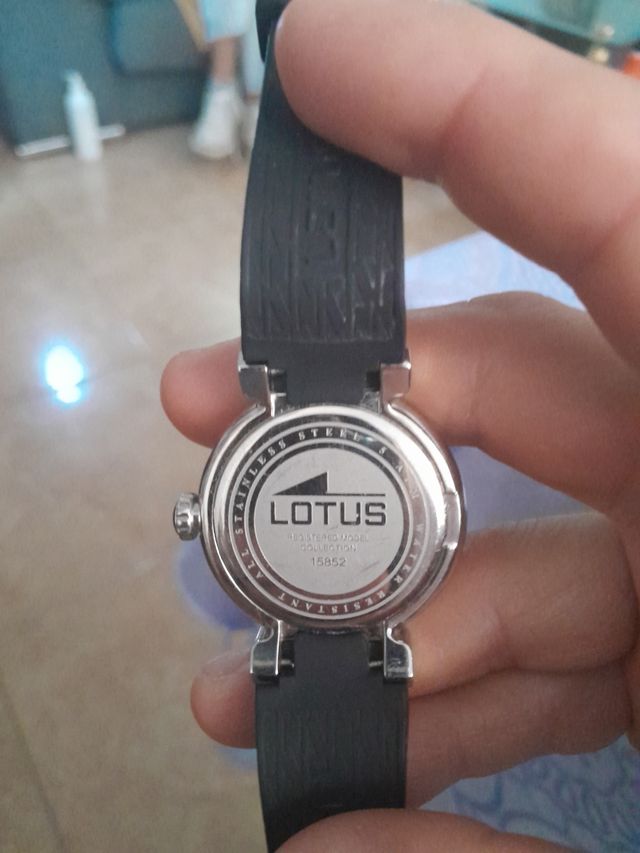 Reloj Lotus Negro y Plateado