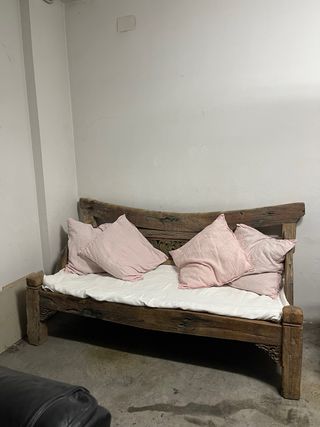 Banco de madera tallado