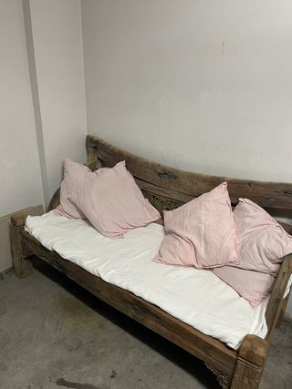 Banco de madera tallado