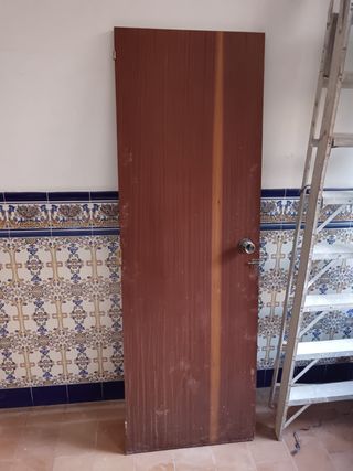 Puerta madera maciza