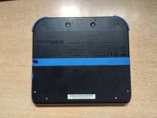 Nintendo 2DS Azul y Negra