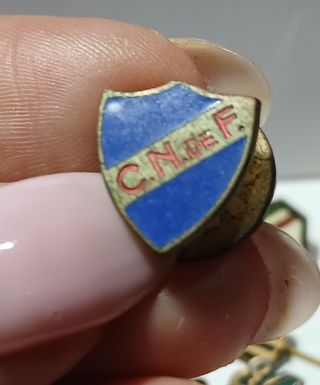 Lote de pins de equipos de fútbol