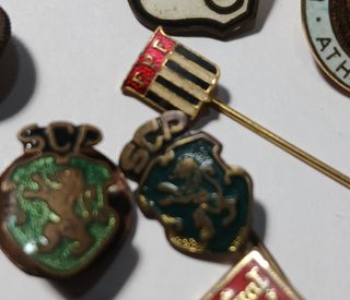 Lote de pins de equipos de fútbol