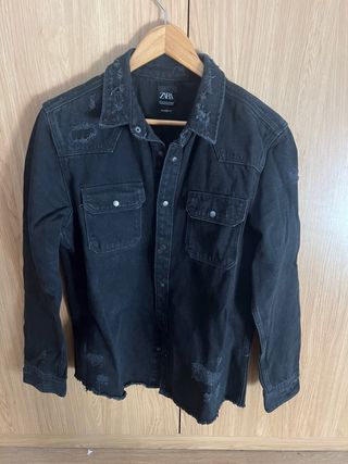 Sobrecamisa Negra Zara Desgastada