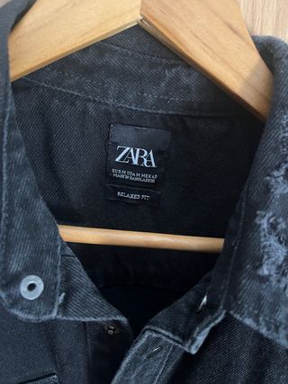 Sobrecamisa Negra Zara Desgastada
