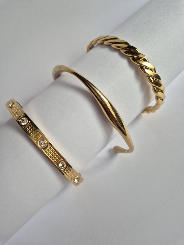 Conjunto de 3 Pulseras Doradas 10€ la unidad 