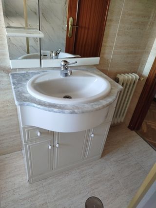 Mueble de baño con lavabo marmol y espejo
