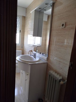 Mueble de baño con lavabo marmol y espejo