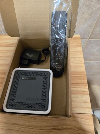 Desco UHD 4K Movistar con Mando Vocal