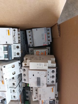 Interruptores automáticos Merlin Gerin
