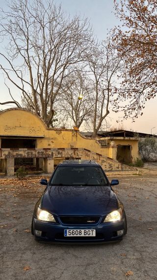 Lexus IS200 