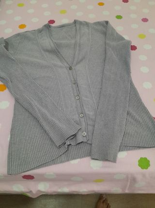 Jersey morado talla 9-12 años