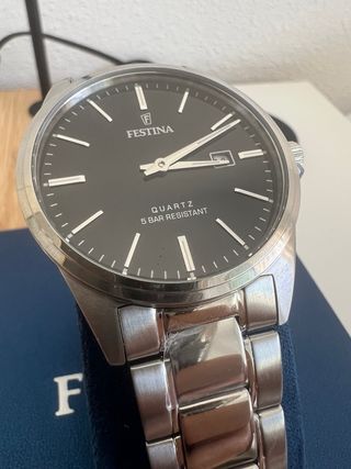 RELOJ FESTINA CLASSICS CON ESFERA NEGRA (suizo)