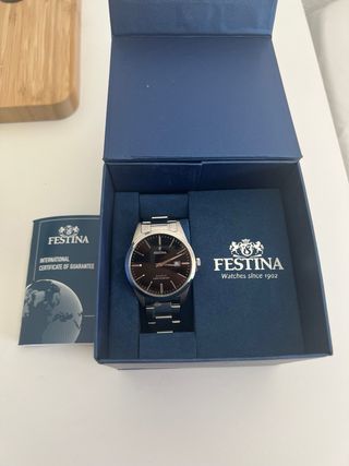 RELOJ FESTINA CLASSICS CON ESFERA NEGRA (suizo)