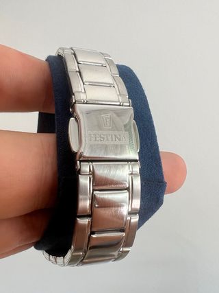 RELOJ FESTINA CLASSICS CON ESFERA NEGRA (suizo)
