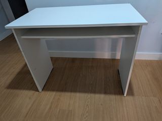 Mesa de estudio blanca balda para teclado