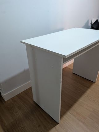 Mesa de estudio blanca balda para teclado
