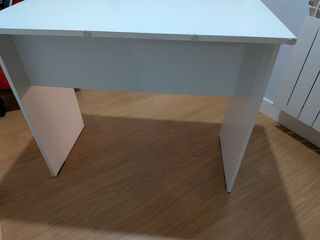 Mesa de estudio blanca balda para teclado