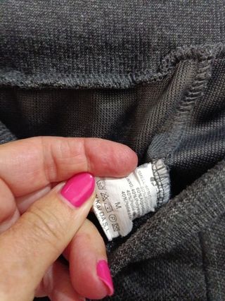 Pantalón chándal gris y negro con cremalleras