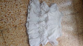 Falda blanca con volantes y encaje