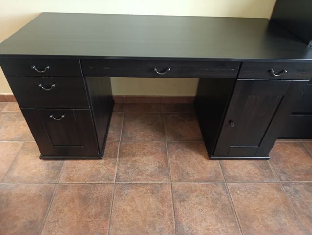 Escritorio robusto de madera de Ikea