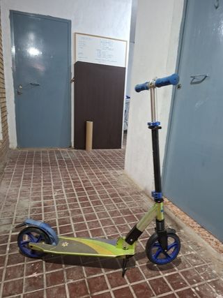 Patinete infantil verde y azul