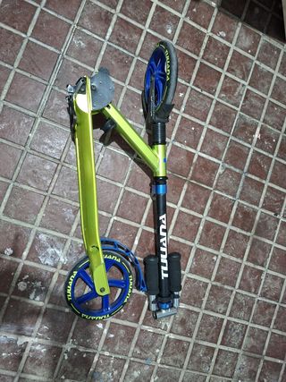 Patinete infantil verde y azul