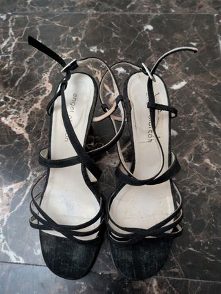Zapatos de salón Angel Alarcón negros