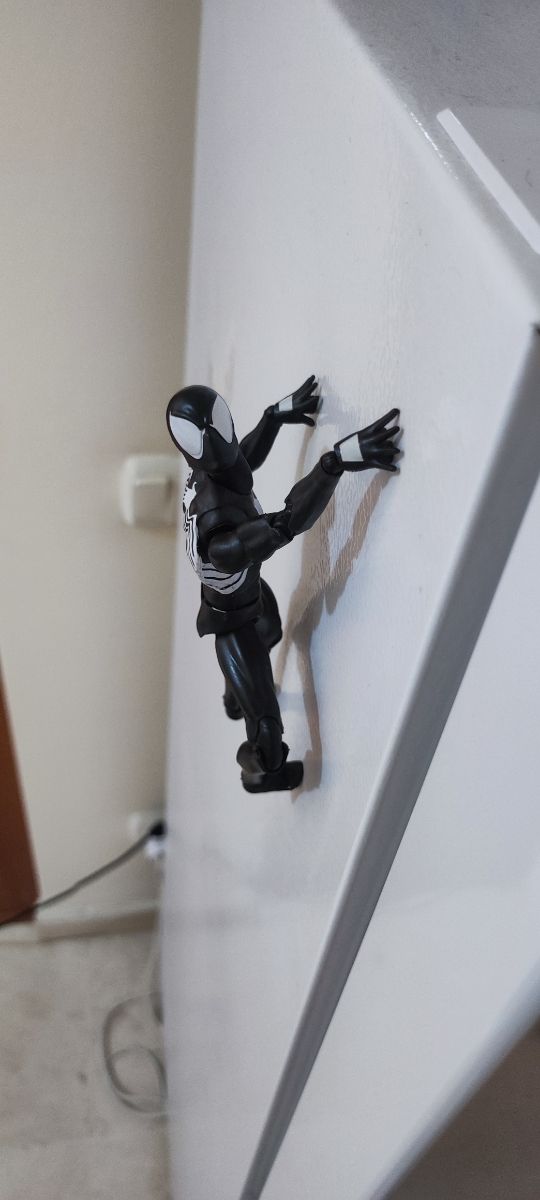 Figura Spider-man Traje Negro Articulada 16 cm
