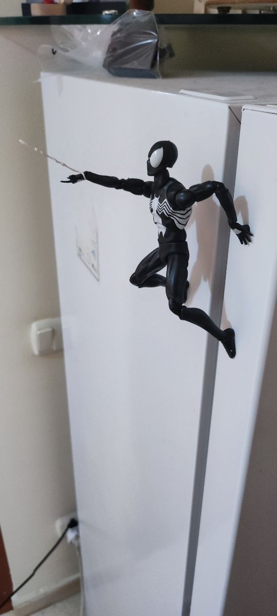 Figura Spider-man Traje Negro Articulada 16 cm