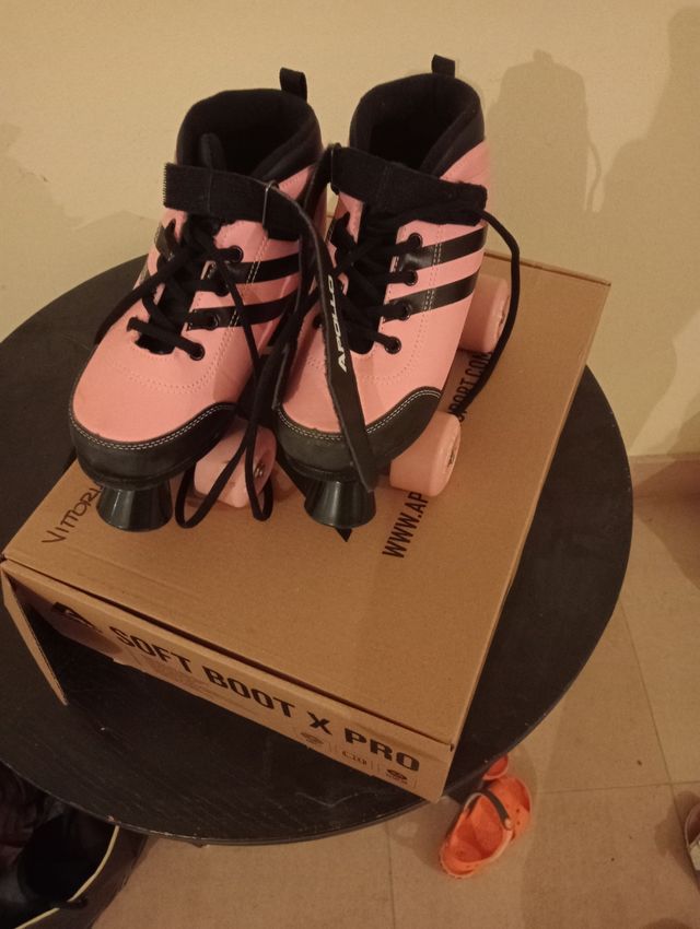 Pattini Apollo regolabili taglia S (31-34)