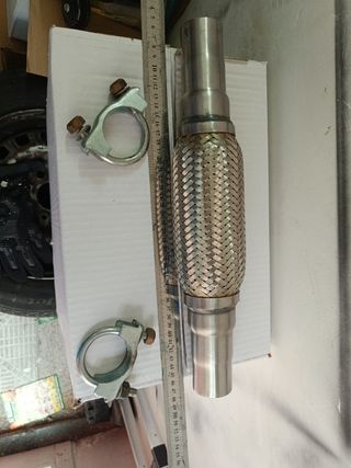 Tubo flexible de escape con abrazaderas