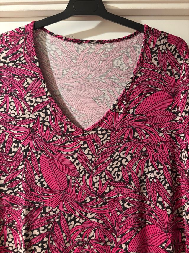 Camiseta estampada hojas y leopardo