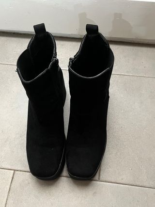 Botines negros talla 40