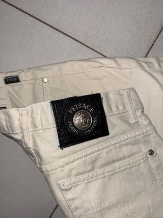Pantalón beige Versace 
