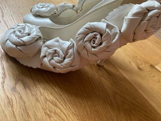 Louis Vuitton Beige Zapatos Flores