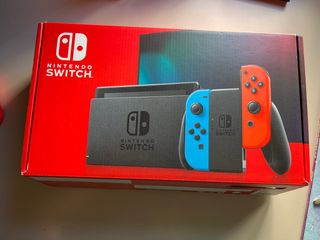 Nintendo Switch Roja y Azul con funda