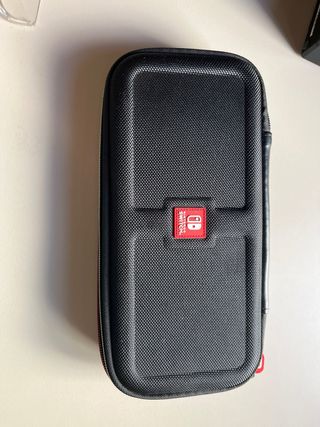 Nintendo Switch Roja y Azul con funda