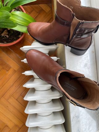 Botines de piel marrones y dorados