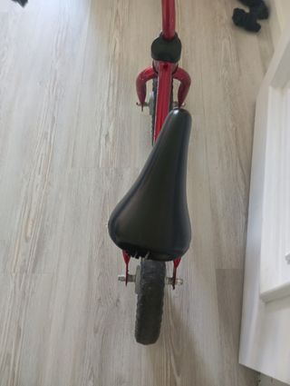 Bici sin pedales roja