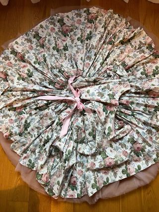 Vestido floral con lazo rosa