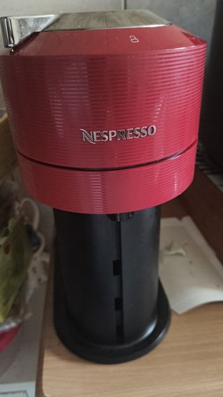 Cafetera Nespresso Vertuo Roja